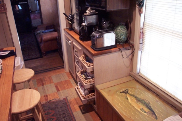 Custom Kitchen Cabinet with Pull-out Basket Drawers