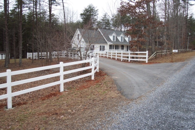 3-Rail White Vinyl Fence